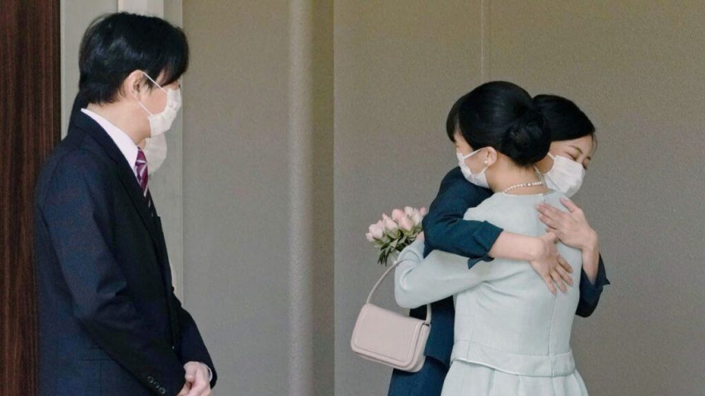 Công chúa Mako rời đi sau đám cưới